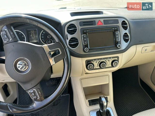 Сірий Фольксваген Тігуан, об'ємом двигуна 2 л та пробігом 295 тис. км за 8700 $, фото 11 на Automoto.ua