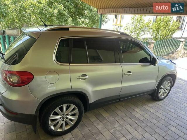 Сірий Фольксваген Тігуан, об'ємом двигуна 2 л та пробігом 268 тис. км за 11600 $, фото 46 на Automoto.ua