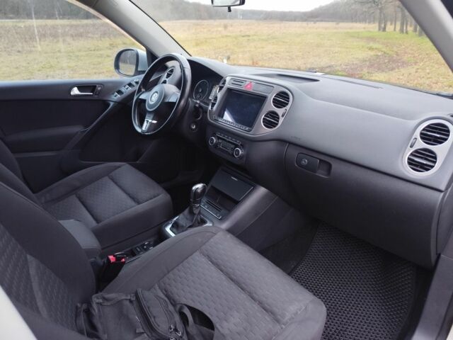 Серый Фольксваген Тигуан, объемом двигателя 2 л и пробегом 194 тыс. км за 10800 $, фото 7 на Automoto.ua