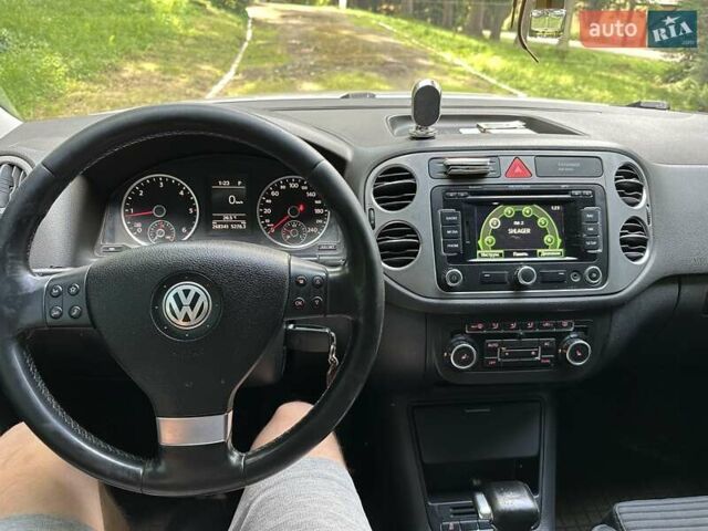 Сірий Фольксваген Тігуан, об'ємом двигуна 2 л та пробігом 268 тис. км за 11600 $, фото 37 на Automoto.ua