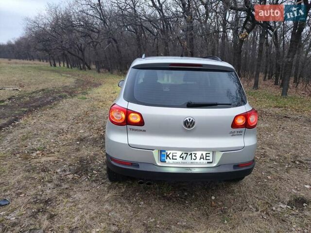 Сірий Фольксваген Тігуан, об'ємом двигуна 2 л та пробігом 194 тис. км за 10800 $, фото 3 на Automoto.ua