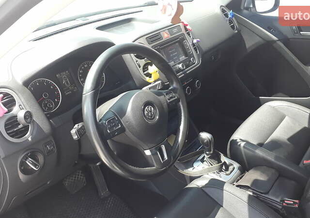 Серый Фольксваген Тигуан, объемом двигателя 1.98 л и пробегом 247 тыс. км за 12500 $, фото 6 на Automoto.ua