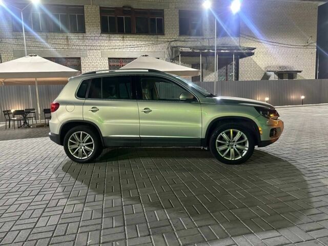 Сірий Фольксваген Тігуан, об'ємом двигуна 2 л та пробігом 241 тис. км за 9300 $, фото 9 на Automoto.ua