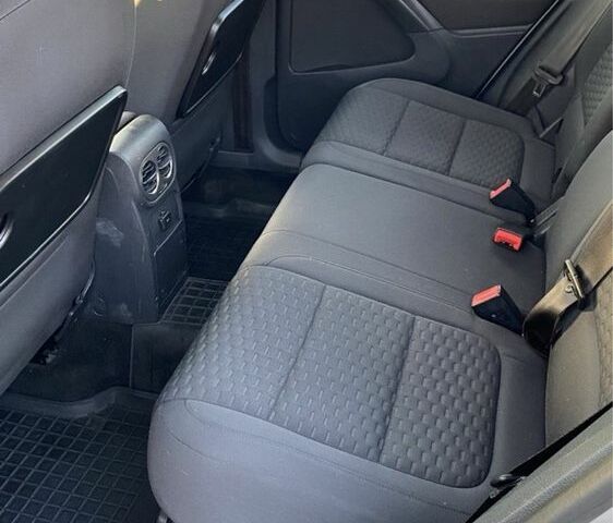 Серый Фольксваген Тигуан, объемом двигателя 2 л и пробегом 183 тыс. км за 10700 $, фото 7 на Automoto.ua