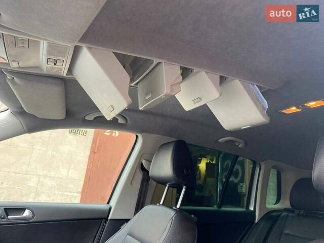 Серый Фольксваген Тигуан, объемом двигателя 1.98 л и пробегом 228 тыс. км за 9000 $, фото 12 на Automoto.ua