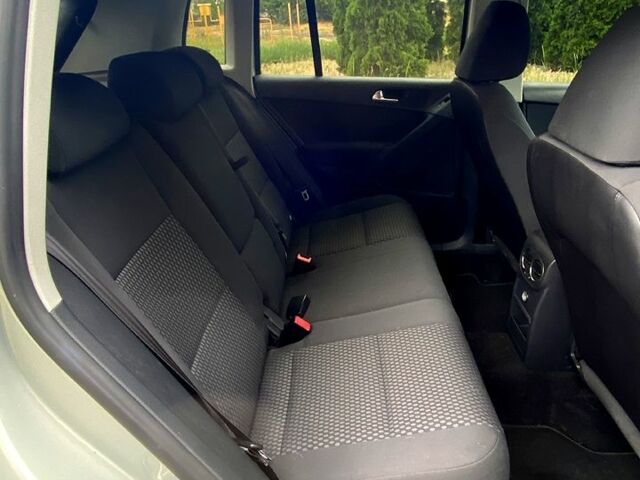 Сірий Фольксваген Тігуан, об'ємом двигуна 2 л та пробігом 221 тис. км за 11800 $, фото 6 на Automoto.ua