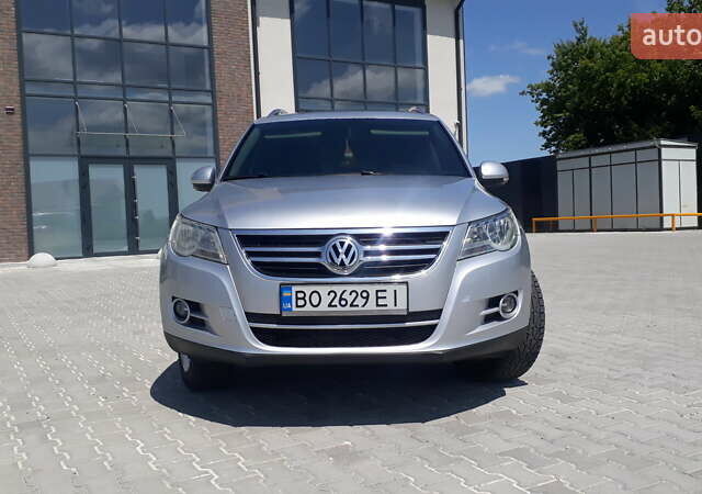 Серый Фольксваген Тигуан, объемом двигателя 1.98 л и пробегом 247 тыс. км за 12500 $, фото 1 на Automoto.ua