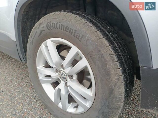 Серый Фольксваген Тигуан, объемом двигателя 1.98 л и пробегом 132 тыс. км за 12500 $, фото 11 на Automoto.ua