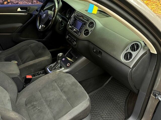 Серый Фольксваген Тигуан, объемом двигателя 2 л и пробегом 242 тыс. км за 9300 $, фото 12 на Automoto.ua