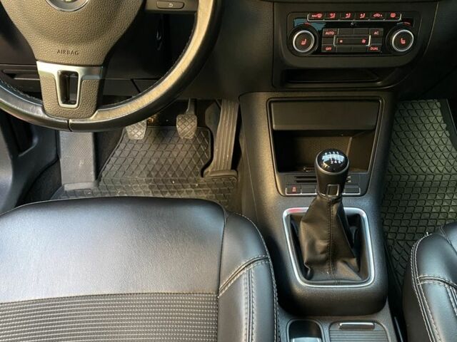 Серый Фольксваген Тигуан, объемом двигателя 1.4 л и пробегом 250 тыс. км за 10000 $, фото 6 на Automoto.ua