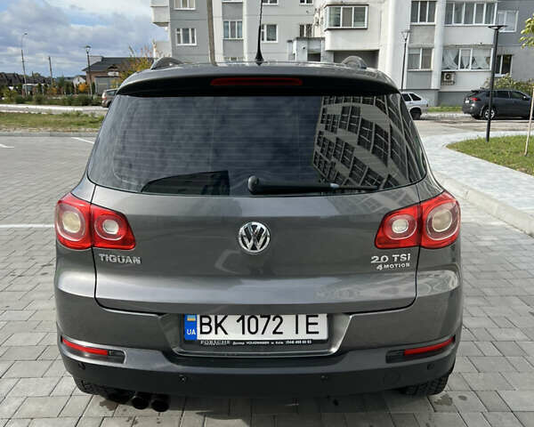 Серый Фольксваген Тигуан, объемом двигателя 2.02 л и пробегом 277 тыс. км за 9300 $, фото 3 на Automoto.ua