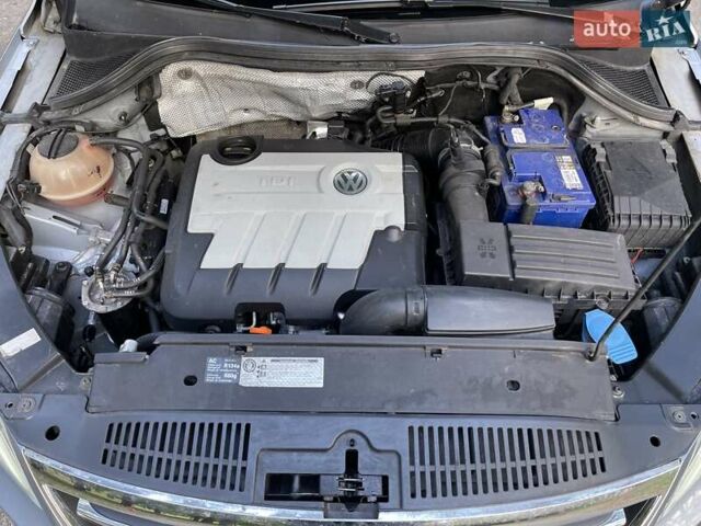 Серый Фольксваген Тигуан, объемом двигателя 2 л и пробегом 180 тыс. км за 11750 $, фото 45 на Automoto.ua