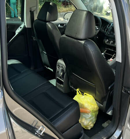 Серый Фольксваген Тигуан, объемом двигателя 1.98 л и пробегом 258 тыс. км за 10500 $, фото 8 на Automoto.ua