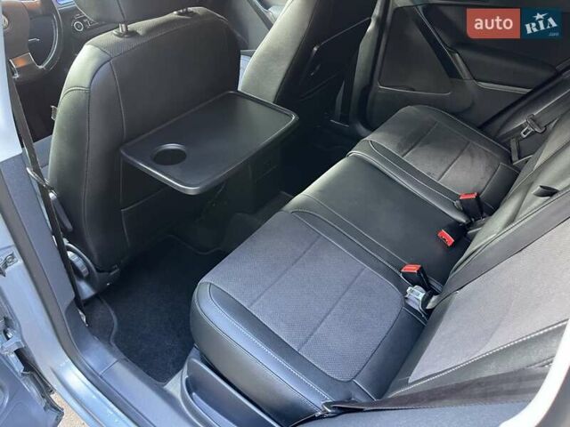 Серый Фольксваген Тигуан, объемом двигателя 2 л и пробегом 180 тыс. км за 11750 $, фото 14 на Automoto.ua