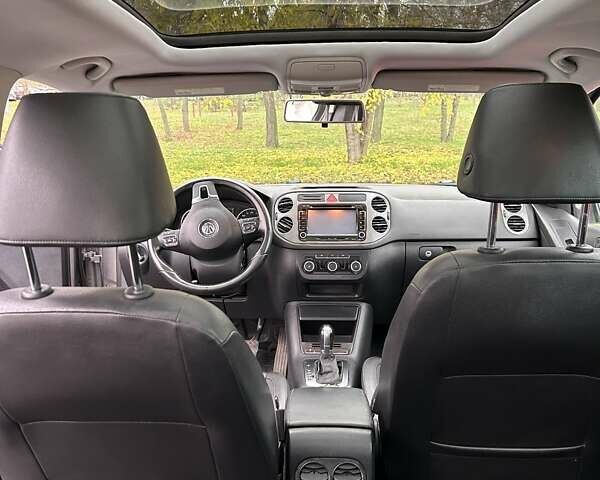 Сірий Фольксваген Тігуан, об'ємом двигуна 1.98 л та пробігом 194 тис. км за 10800 $, фото 14 на Automoto.ua