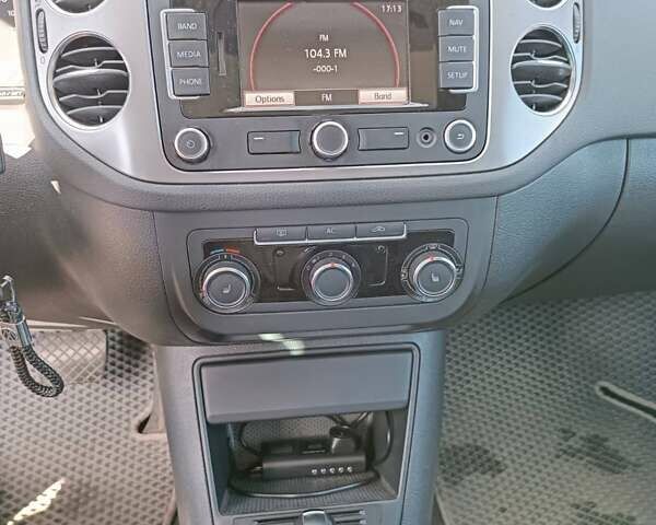 Серый Фольксваген Тигуан, объемом двигателя 1.98 л и пробегом 165 тыс. км за 11700 $, фото 3 на Automoto.ua