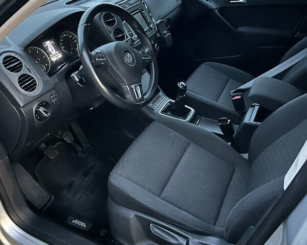 Серый Фольксваген Тигуан, объемом двигателя 1.97 л и пробегом 208 тыс. км за 16500 $, фото 12 на Automoto.ua