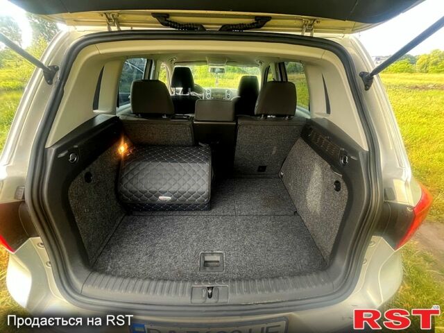 Серый Фольксваген Тигуан, объемом двигателя 2 л и пробегом 260 тыс. км за 9900 $, фото 5 на Automoto.ua