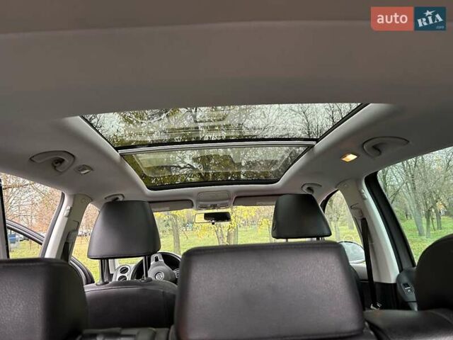 Сірий Фольксваген Тігуан, об'ємом двигуна 1.98 л та пробігом 194 тис. км за 10800 $, фото 9 на Automoto.ua