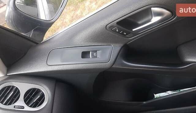 Серый Фольксваген Тигуан, объемом двигателя 2.04 л и пробегом 218 тыс. км за 10600 $, фото 5 на Automoto.ua