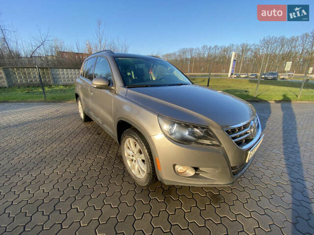 Серый Фольксваген Тигуан, объемом двигателя 2 л и пробегом 289 тыс. км за 10799 $, фото 17 на Automoto.ua