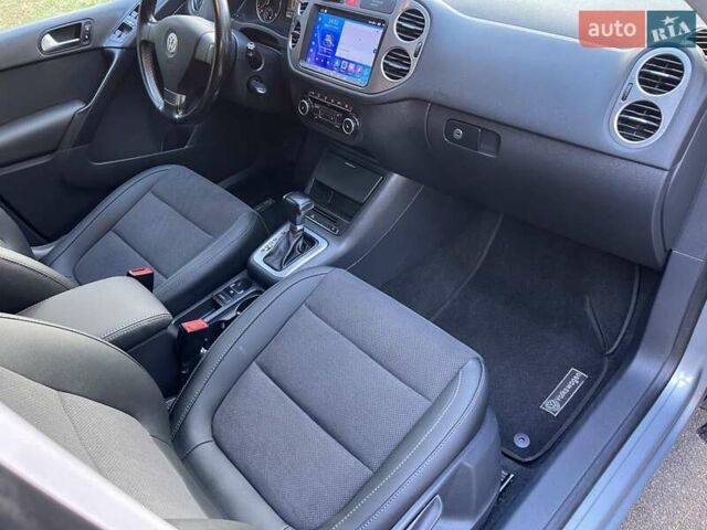 Серый Фольксваген Тигуан, объемом двигателя 2 л и пробегом 180 тыс. км за 11750 $, фото 20 на Automoto.ua