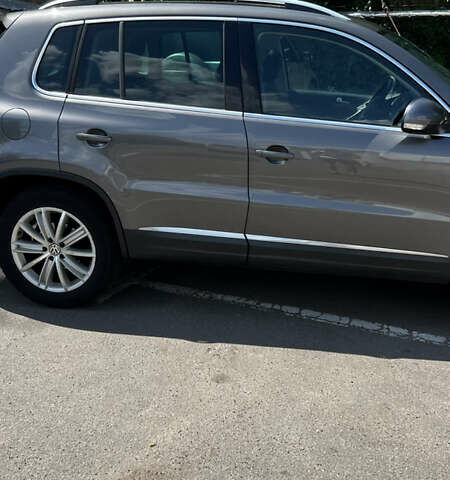 Серый Фольксваген Тигуан, объемом двигателя 1.98 л и пробегом 258 тыс. км за 10500 $, фото 5 на Automoto.ua