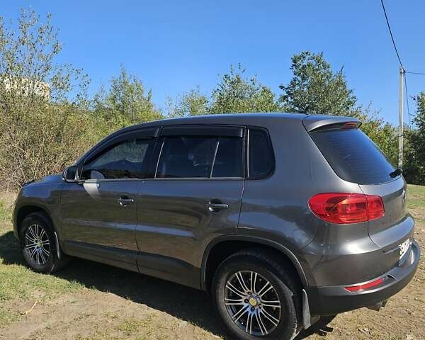 Серый Фольксваген Тигуан, объемом двигателя 1.39 л и пробегом 171 тыс. км за 12500 $, фото 1 на Automoto.ua