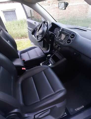 Серый Фольксваген Тигуан, объемом двигателя 2.04 л и пробегом 218 тыс. км за 10600 $, фото 3 на Automoto.ua