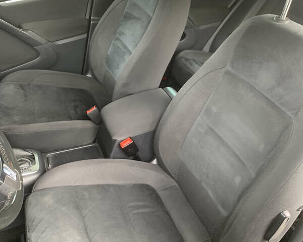 Серый Фольксваген Тигуан, объемом двигателя 1.98 л и пробегом 250 тыс. км за 11750 $, фото 21 на Automoto.ua