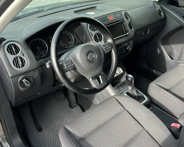 Серый Фольксваген Тигуан, объемом двигателя 2.02 л и пробегом 277 тыс. км за 9300 $, фото 9 на Automoto.ua