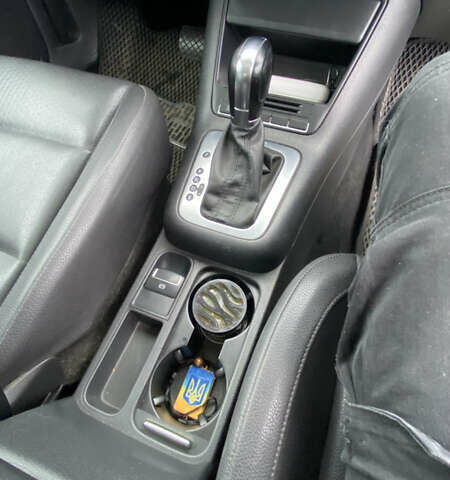 Серый Фольксваген Тигуан, объемом двигателя 1.98 л и пробегом 260 тыс. км за 11500 $, фото 21 на Automoto.ua