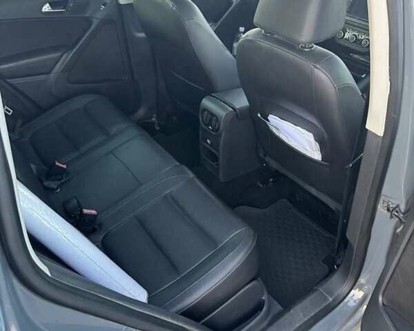 Серый Фольксваген Тигуан, объемом двигателя 1.98 л и пробегом 260 тыс. км за 8300 $, фото 7 на Automoto.ua