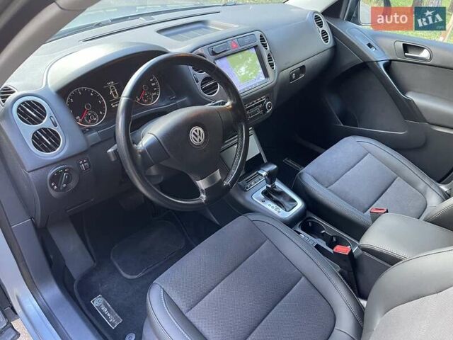 Серый Фольксваген Тигуан, объемом двигателя 2 л и пробегом 180 тыс. км за 11750 $, фото 10 на Automoto.ua