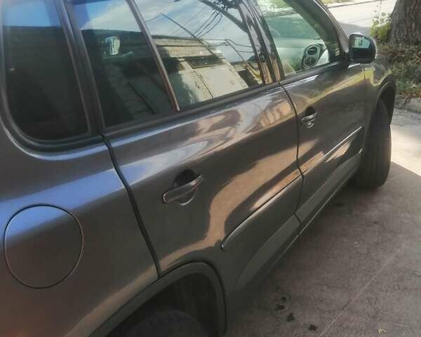 Серый Фольксваген Тигуан, объемом двигателя 1.97 л и пробегом 412 тыс. км за 10000 $, фото 10 на Automoto.ua