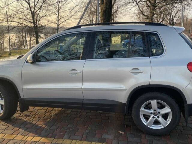 Серый Фольксваген Тигуан, объемом двигателя 2 л и пробегом 183 тыс. км за 10700 $, фото 3 на Automoto.ua