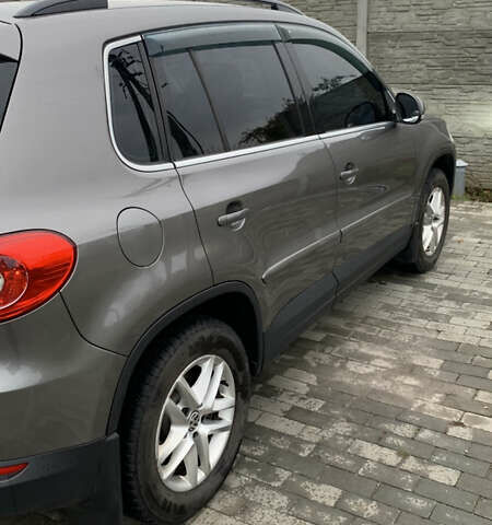 Серый Фольксваген Тигуан, объемом двигателя 1.98 л и пробегом 186 тыс. км за 11999 $, фото 3 на Automoto.ua