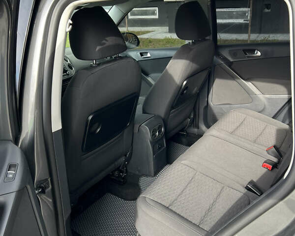 Серый Фольксваген Тигуан, объемом двигателя 2.02 л и пробегом 277 тыс. км за 9300 $, фото 14 на Automoto.ua