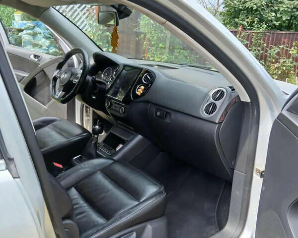 Серый Фольксваген Тигуан, объемом двигателя 2.01 л и пробегом 312 тыс. км за 13006 $, фото 1 на Automoto.ua