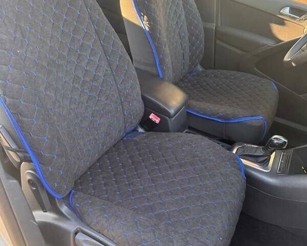 Сірий Фольксваген Тігуан, об'ємом двигуна 1.98 л та пробігом 252 тис. км за 9500 $, фото 10 на Automoto.ua