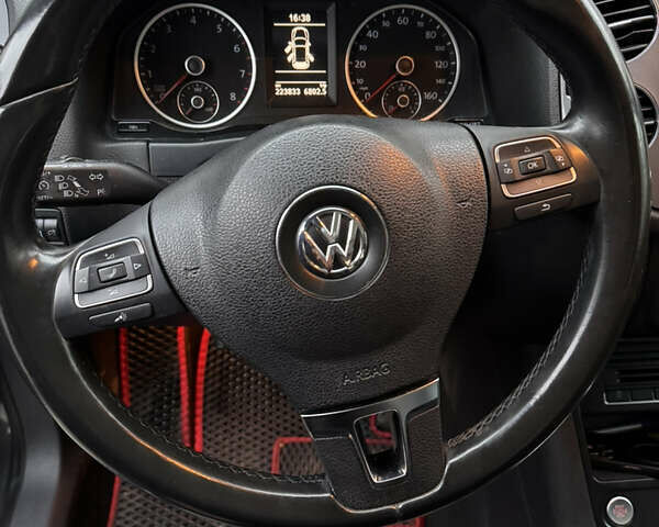 Сірий Фольксваген Тігуан, об'ємом двигуна 1.98 л та пробігом 225 тис. км за 10400 $, фото 7 на Automoto.ua