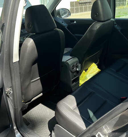 Серый Фольксваген Тигуан, объемом двигателя 1.98 л и пробегом 258 тыс. км за 10500 $, фото 10 на Automoto.ua