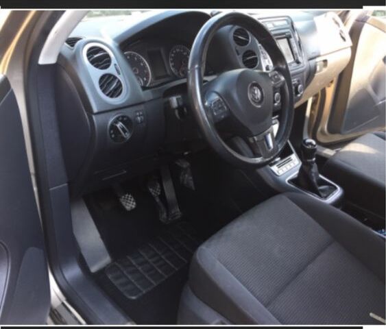 Сірий Фольксваген Тігуан, об'ємом двигуна 1.4 л та пробігом 235 тис. км за 13100 $, фото 6 на Automoto.ua