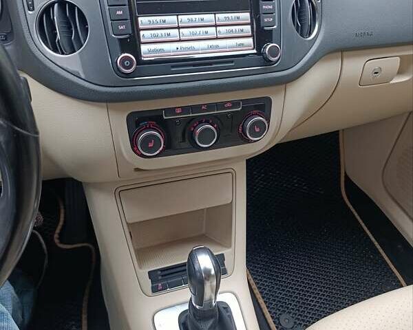 Серый Фольксваген Тигуан, объемом двигателя 1.98 л и пробегом 170 тыс. км за 10500 $, фото 23 на Automoto.ua