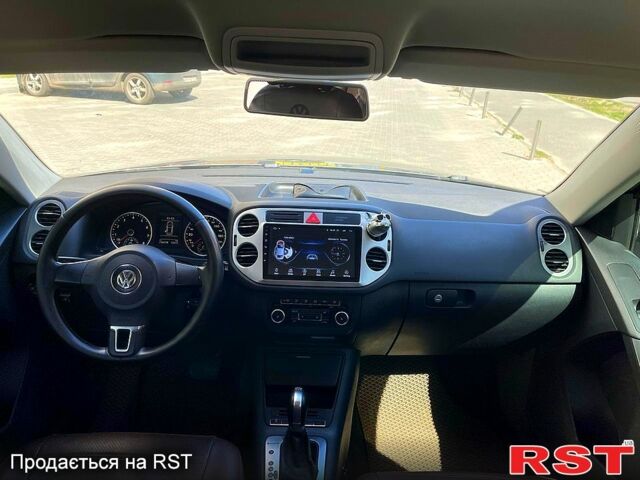 Серый Фольксваген Тигуан, объемом двигателя 2 л и пробегом 223 тыс. км за 12000 $, фото 7 на Automoto.ua