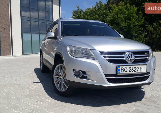 Серый Фольксваген Тигуан, объемом двигателя 1.98 л и пробегом 247 тыс. км за 12500 $, фото 2 на Automoto.ua