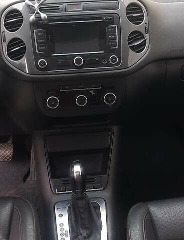 Серый Фольксваген Тигуан, объемом двигателя 2.04 л и пробегом 218 тыс. км за 10600 $, фото 8 на Automoto.ua