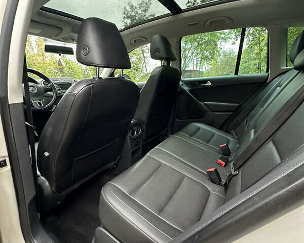 Серый Фольксваген Тигуан, объемом двигателя 2 л и пробегом 272 тыс. км за 8399 $, фото 12 на Automoto.ua