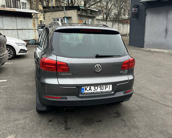 Серый Фольксваген Тигуан, объемом двигателя 1.98 л и пробегом 128 тыс. км за 11000 $, фото 3 на Automoto.ua
