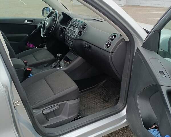 Серый Фольксваген Тигуан, объемом двигателя 1.98 л и пробегом 132 тыс. км за 12500 $, фото 8 на Automoto.ua